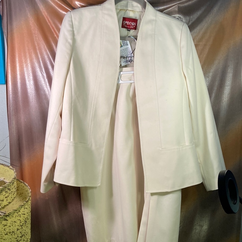 Vintage‎ 1980’s cream Vidal Sasson skirt suit 40” chest 28” waist 202